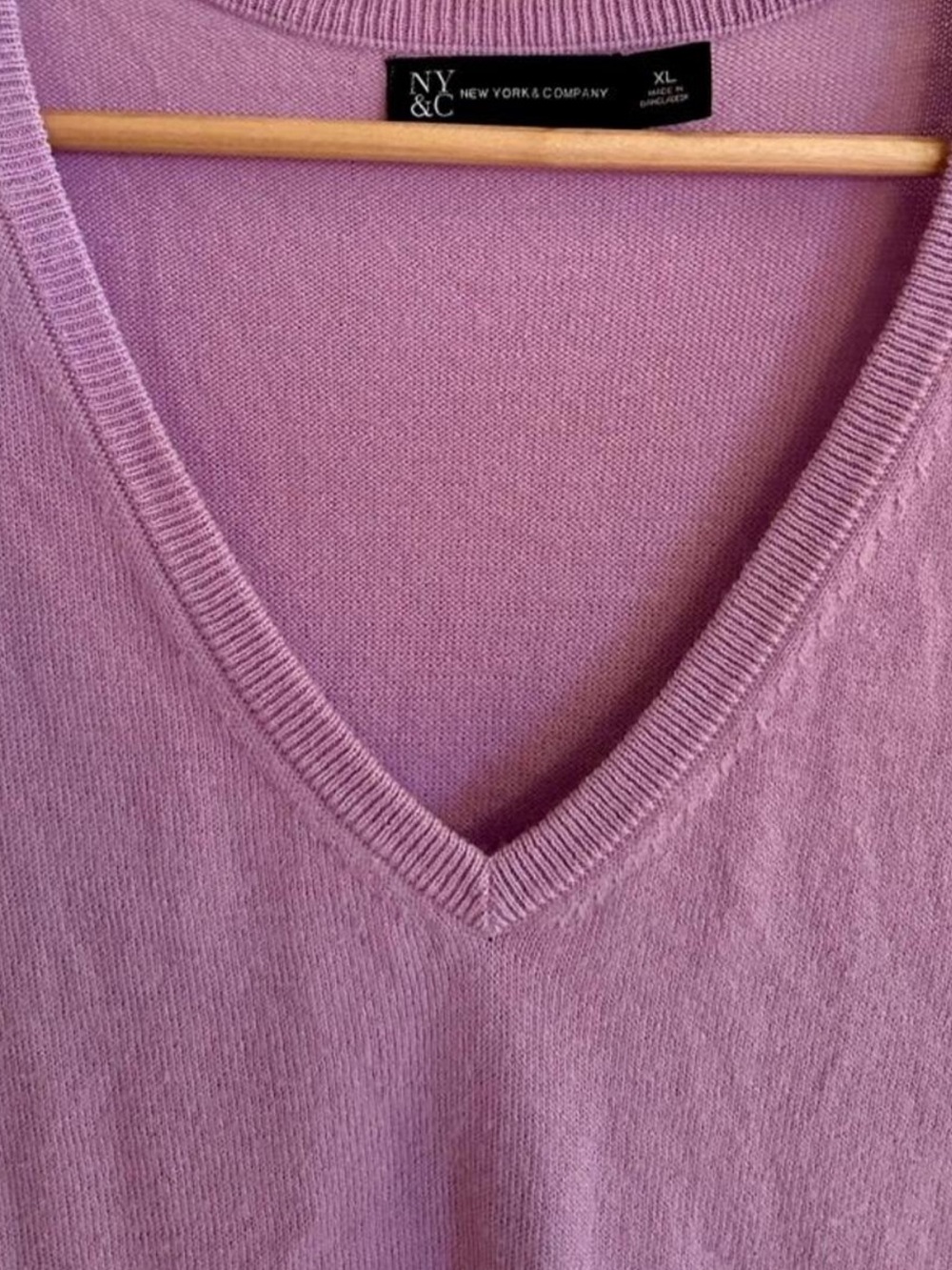 New York & Company Lilac Soft V Neck Sweater XL Lightweight Cashmere Feel - Picture 4 of 8